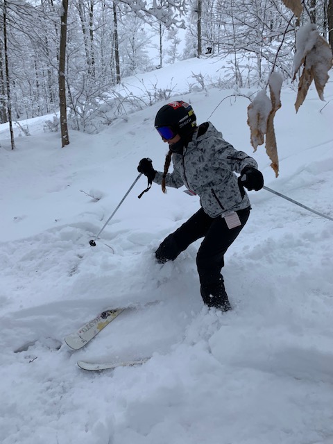 Juliana_Glass_skiing